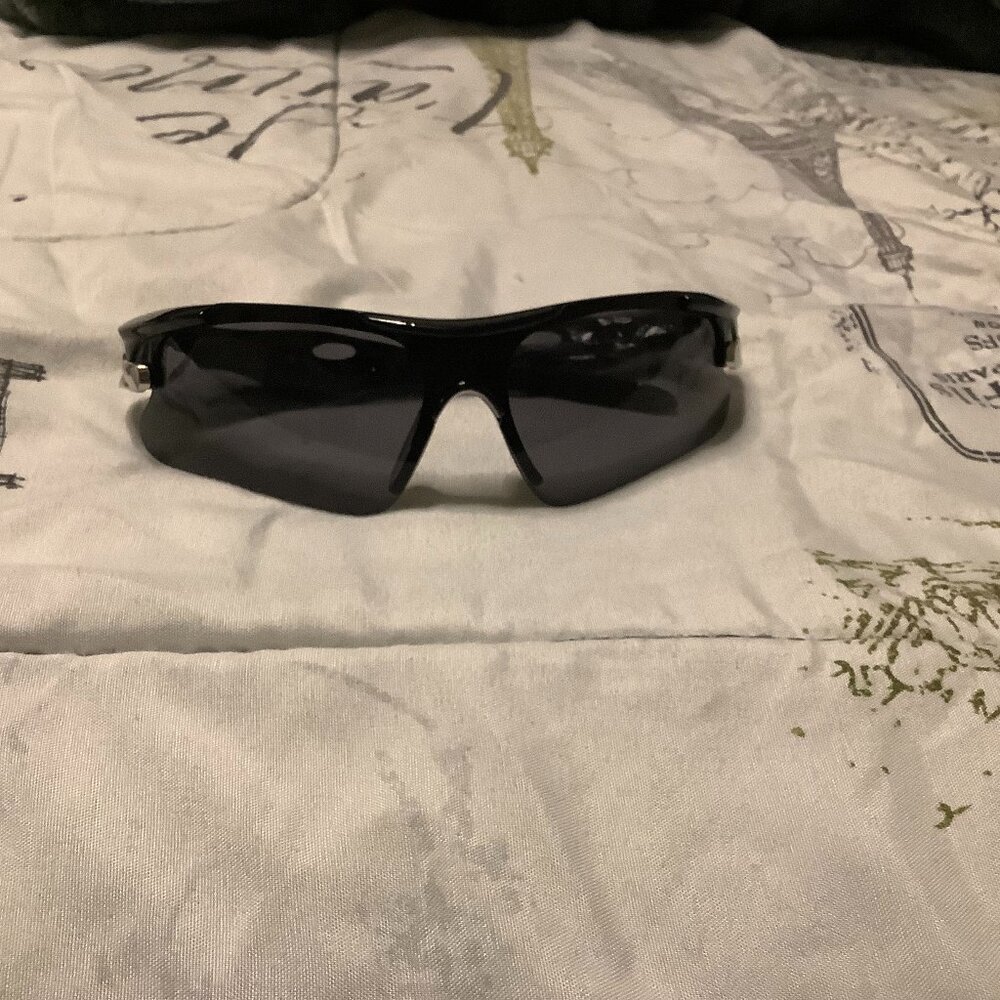 Black Sunglasses (BRAND NEW)